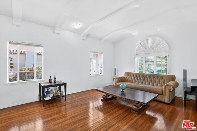 1544 S Point View Street, Los Angeles, CA 90035