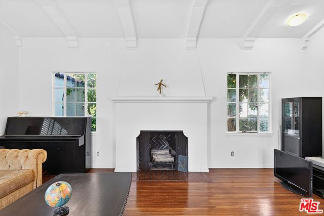 1544 S Point View Street, Los Angeles, CA 90035