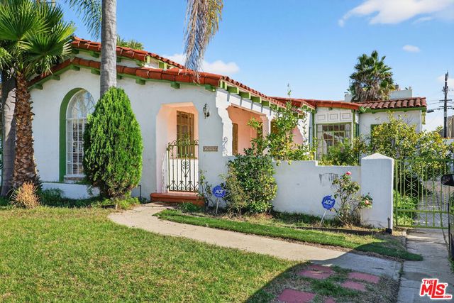 1544 S Point View Street, Los Angeles, CA 90035