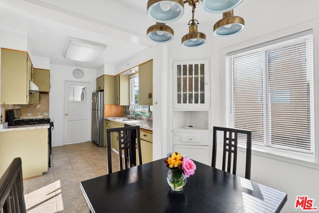 1544 S Point View Street, Los Angeles, CA 90035