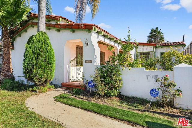 1544 S Point View Street, Los Angeles, CA 90035