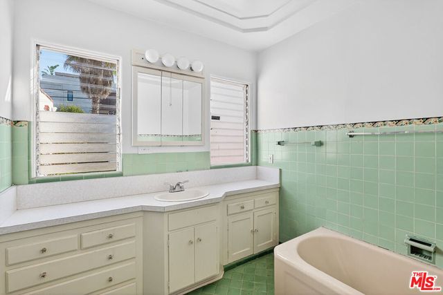 1544 S Point View Street, Los Angeles, CA 90035