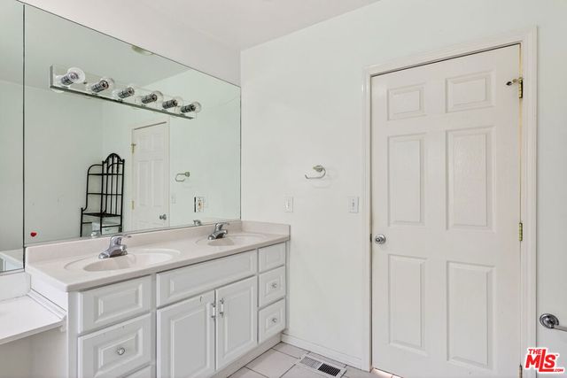 1544 S Point View Street, Los Angeles, CA 90035