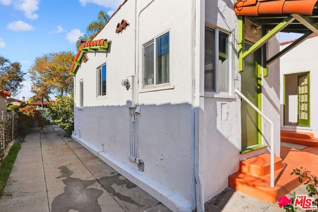 1544 S Point View Street, Los Angeles, CA 90035