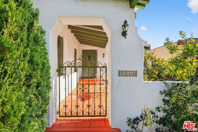 1544 S Point View Street, Los Angeles, CA 90035