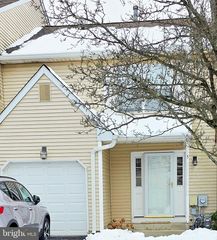 5 PIONEER CT, Ewing, NJ 08628