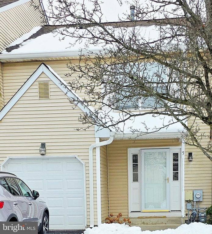 5 PIONEER CT, Ewing, NJ 08628