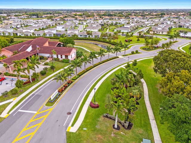 5726 Graceful Way, Delray Beach, FL 33484