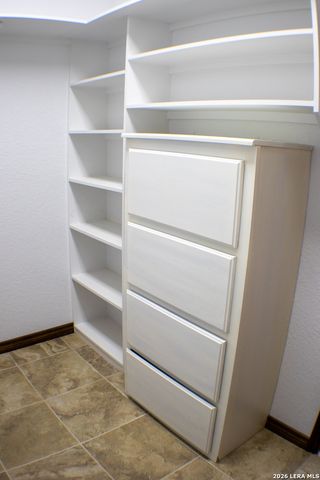 201 Abrego Lake, Floresville, TX 78114