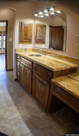 201 Abrego Lake, Floresville, TX 78114