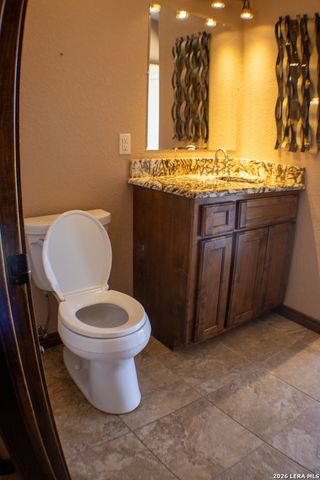 201 Abrego Lake, Floresville, TX 78114