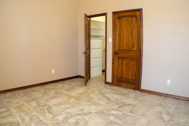 201 Abrego Lake, Floresville, TX 78114