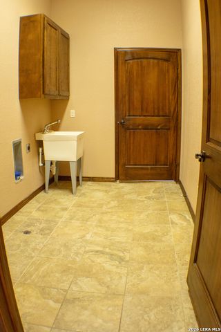 201 Abrego Lake, Floresville, TX 78114