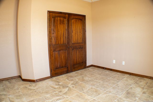 201 Abrego Lake, Floresville, TX 78114