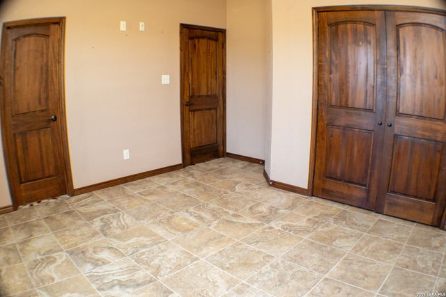 201 Abrego Lake, Floresville, TX 78114