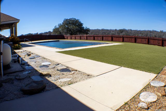 201 Abrego Lake, Floresville, TX 78114