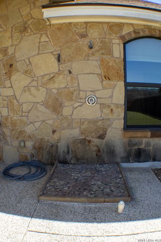 201 Abrego Lake, Floresville, TX 78114