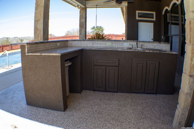 201 Abrego Lake, Floresville, TX 78114