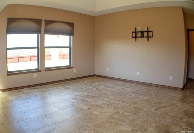 201 Abrego Lake, Floresville, TX 78114