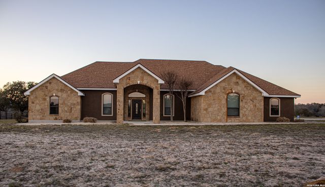 201 Abrego Lake, Floresville, TX 78114