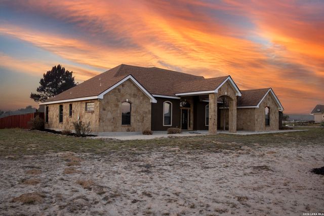 201 Abrego Lake, Floresville, TX 78114