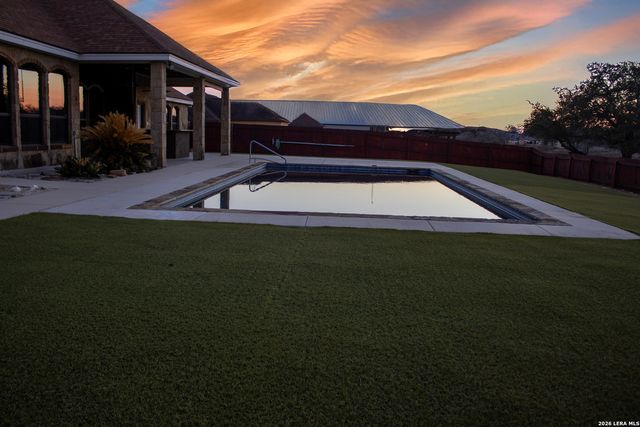 201 Abrego Lake, Floresville, TX 78114