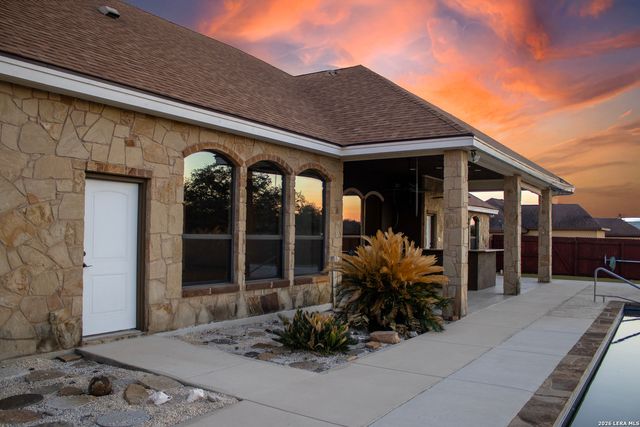 201 Abrego Lake, Floresville, TX 78114