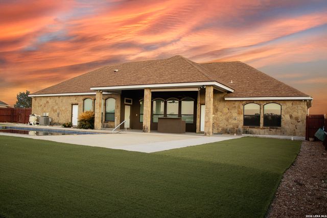 201 Abrego Lake, Floresville, TX 78114