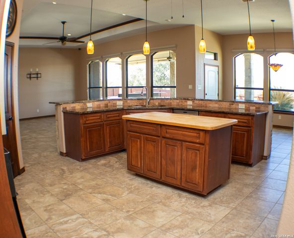 201 Abrego Lake, Floresville, TX 78114