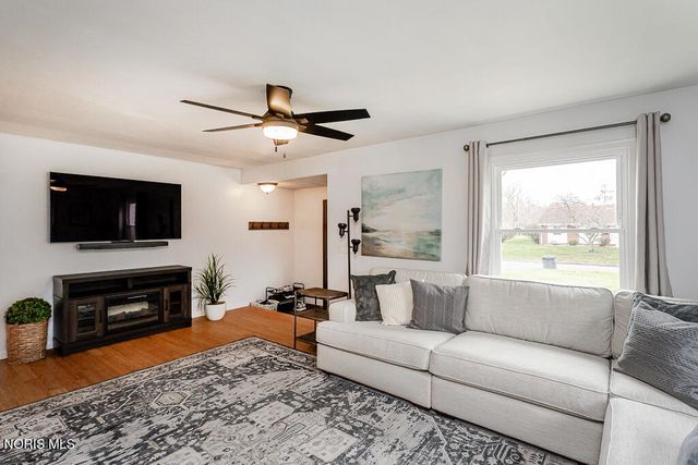 3212 Lambert Drive, Toledo, OH 43613