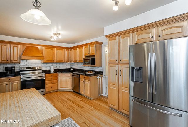 3212 Lambert Drive, Toledo, OH 43613