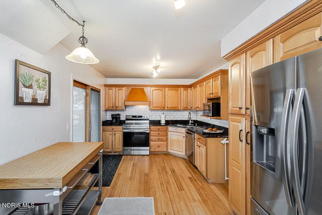 3212 Lambert Drive, Toledo, OH 43613