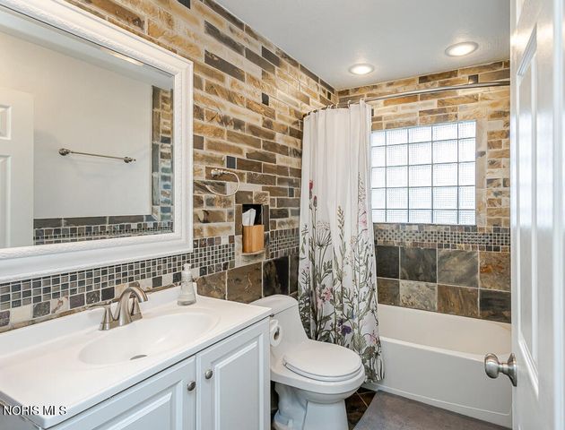 3212 Lambert Drive, Toledo, OH 43613