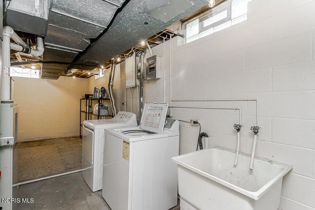 3212 Lambert Drive, Toledo, OH 43613