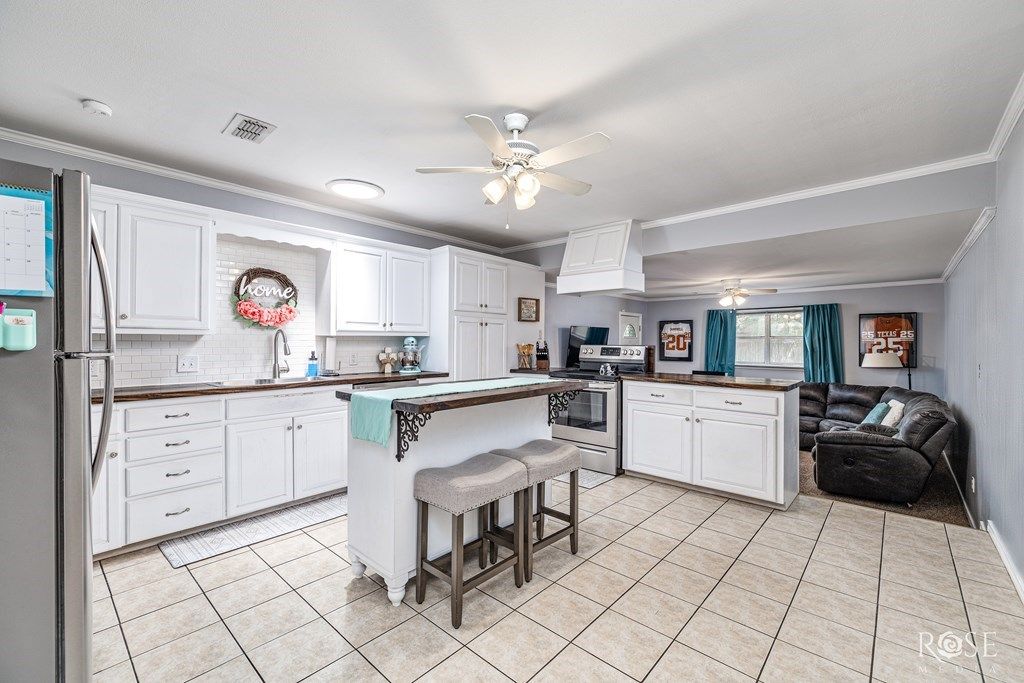 Image 10 of property listing at 1951 W Twohig Ave, San Angelo, TX 76901