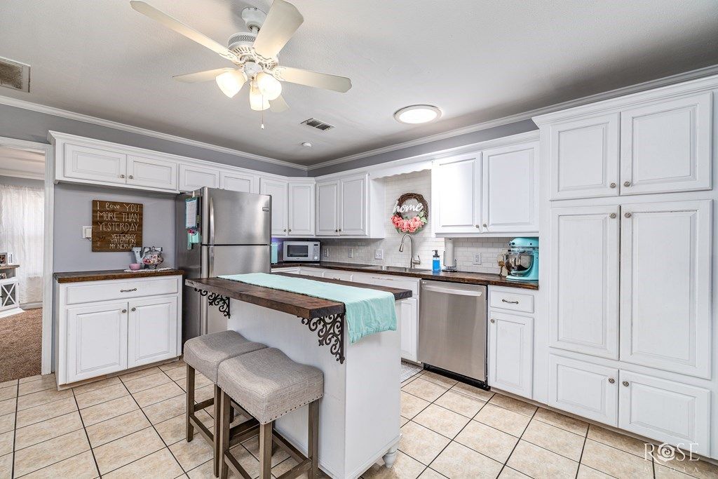 Image 11 of property listing at 1951 W Twohig Ave, San Angelo, TX 76901