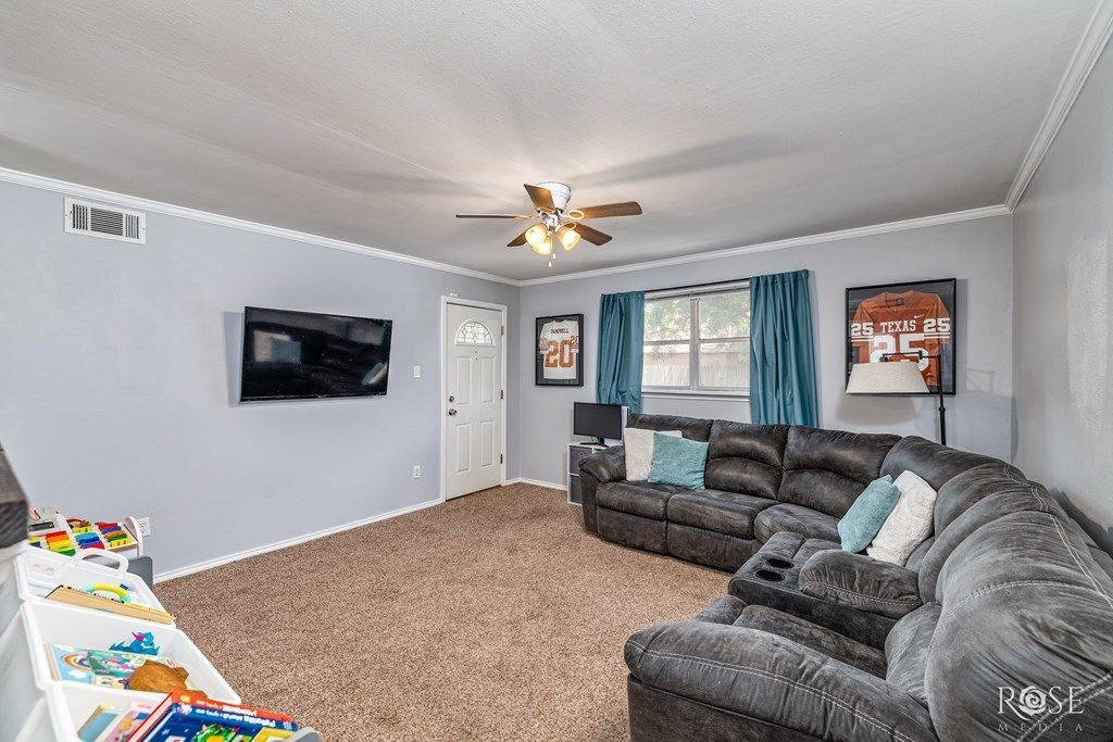 Image 13 of property listing at 1951 W Twohig Ave, San Angelo, TX 76901