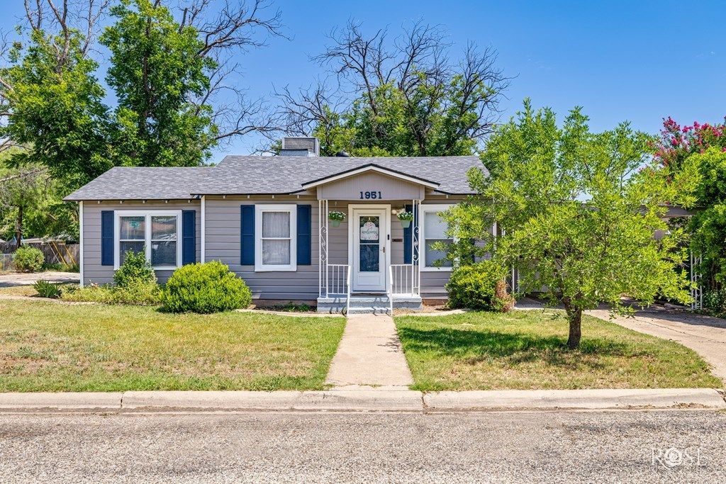 Image 2 of property listing at 1951 W Twohig Ave, San Angelo, TX 76901