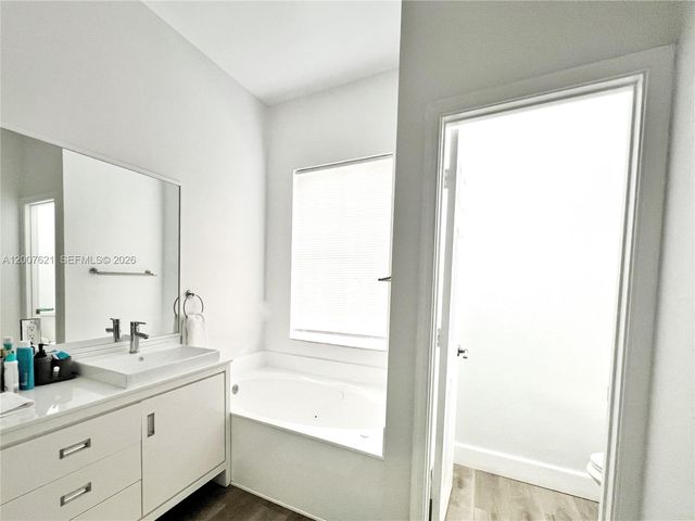 1901 Cedar Ct, Weston, FL 33327