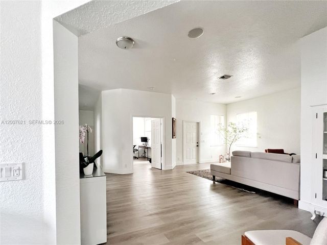 1901 Cedar Ct, Weston, FL 33327