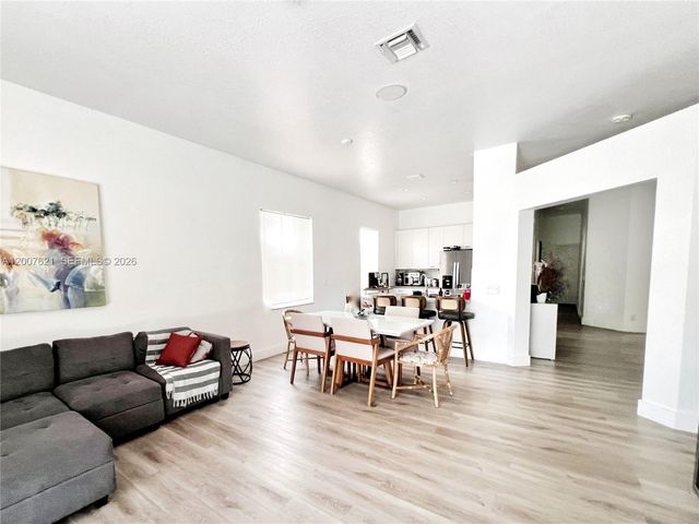 1901 Cedar Ct, Weston, FL 33327