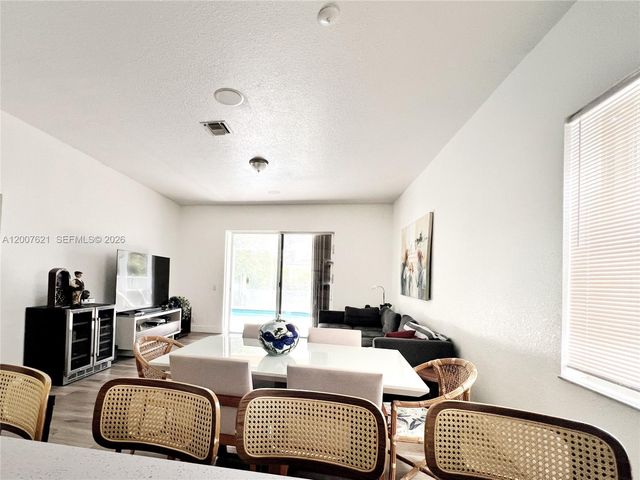 1901 Cedar Ct, Weston, FL 33327