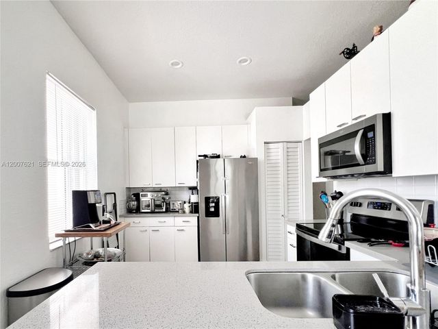 1901 Cedar Ct, Weston, FL 33327