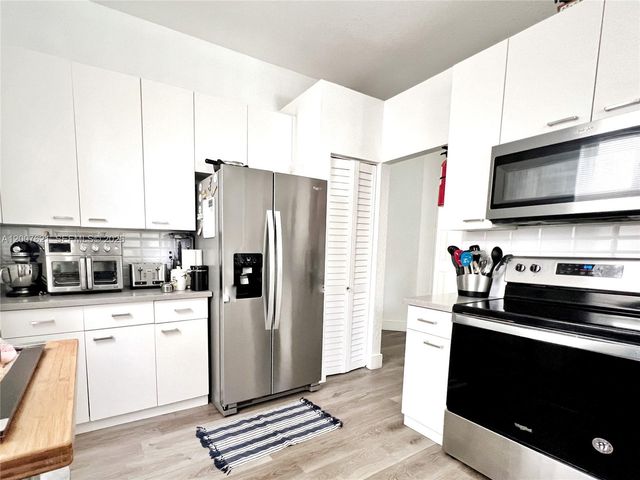 1901 Cedar Ct, Weston, FL 33327