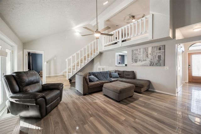 1125 Sennybridge Drive, Yukon, OK 73099