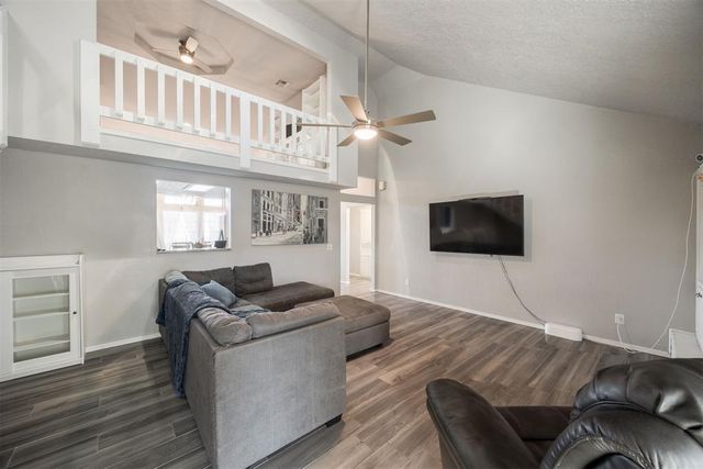 1125 Sennybridge Drive, Yukon, OK 73099