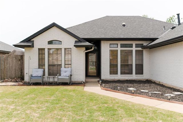 1125 Sennybridge Drive, Yukon, OK 73099