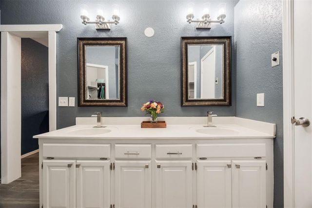 1125 Sennybridge Drive, Yukon, OK 73099