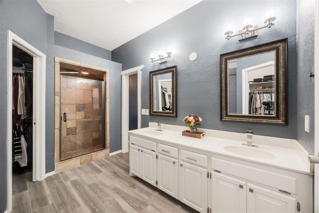 1125 Sennybridge Drive, Yukon, OK 73099