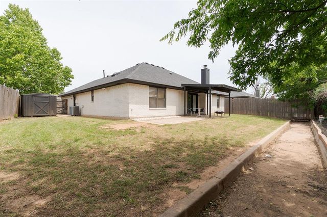 1125 Sennybridge Drive, Yukon, OK 73099